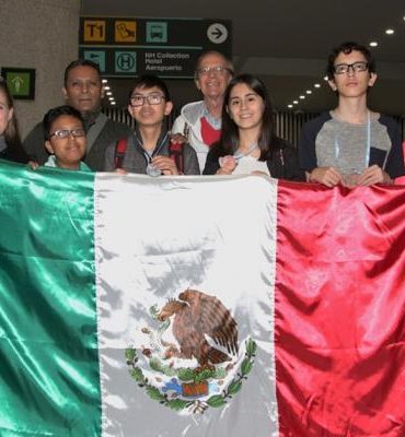 Jóvenes mexicanos ganan oro en olimpiada de matemáticas