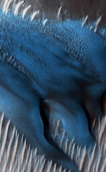 NASA capta insólitas dunas azules en Marte