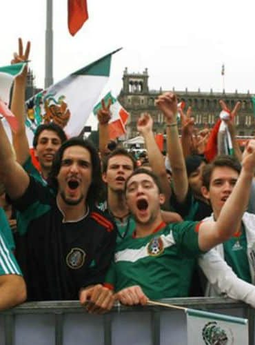 Se reunieron 80 mil personas en el Zócalo para ver el México-Suecia