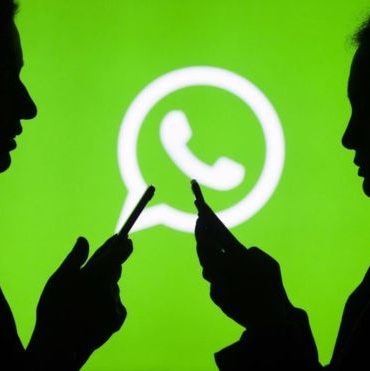Por qué WhatsApp te avisa ahora cuando un mensaje es reenviado