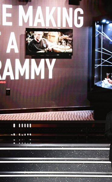 Presidente de los Grammy dejará su cargo tras ser acusado de sexismo