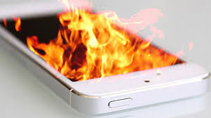 3 causas por las que tu celular puede arder repentinamente en un avión